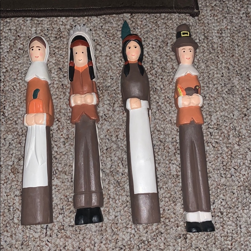 Set of 4 Thanksgiving figurines